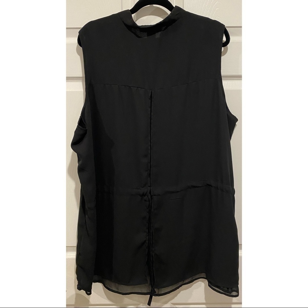 Plus Size Top​​​​​​​​​​ - Picture 2 of 3